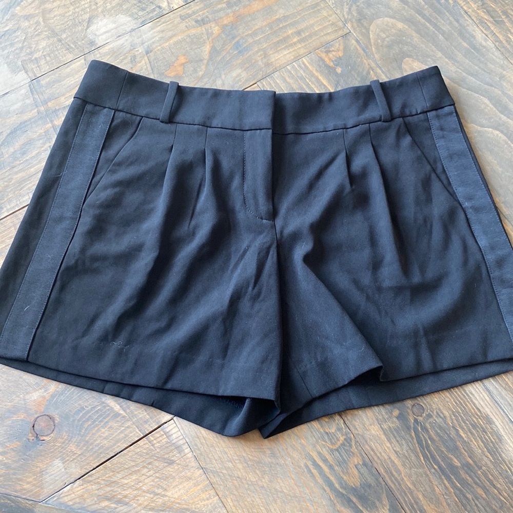 Women’s tuxedo shorts, black, size 6